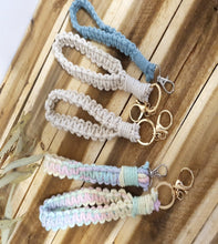 Load image into Gallery viewer, Macrame Key Chains