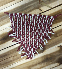 Load image into Gallery viewer, Red Wine and Natural Macrame Bandana
