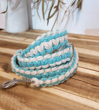 Load image into Gallery viewer, Teal and White Macrame Lead

